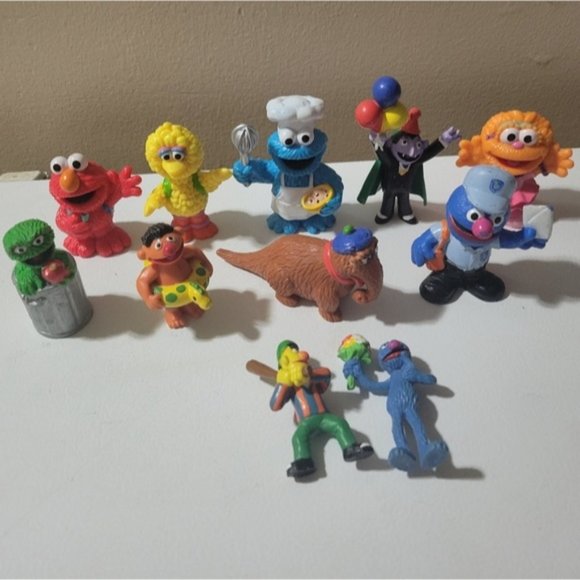 Sesame Street Figurines - Picture 1 of 6